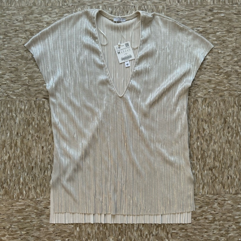 Zara Metallic Low V Top Size M